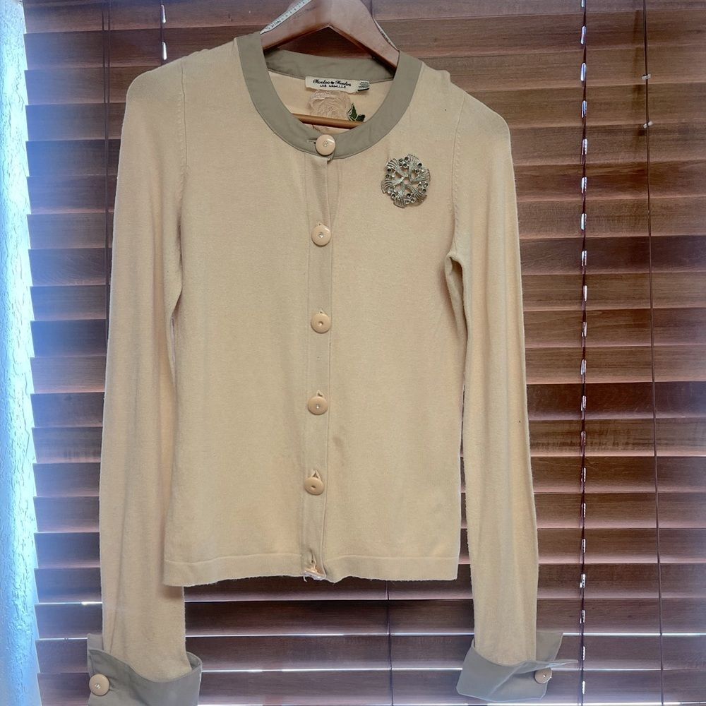 Twelve by Twelve Los Angeles Cream‎ Cardigan Sweater | Size M with Metallic Pin